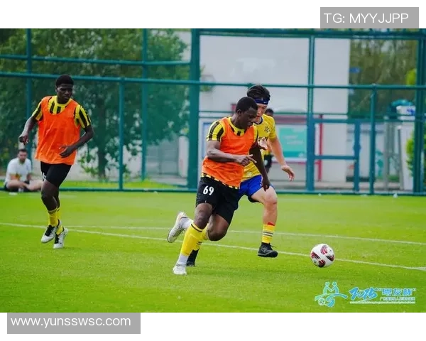 墙布足球球星合照展现英雄风采凝聚绿茵梦想与荣耀