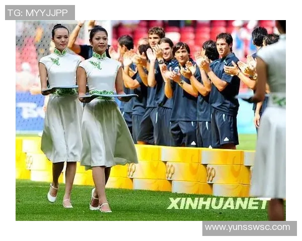 足球场上巅峰对决 美女助阵 球星风采尽显魅力瞬间