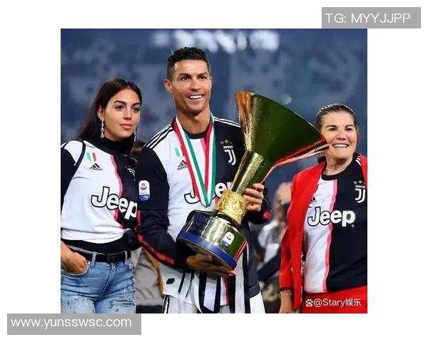 足球巨星浪漫求婚现场曝光 深情告白感动全场观众